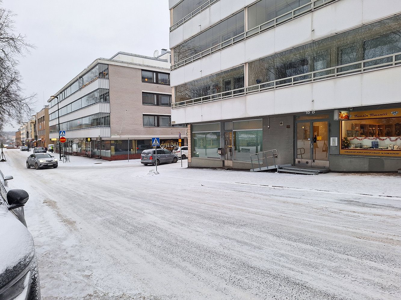 Upea ja valoisa liiketila Porvoon keskustassa! Velaton myyntihinta: 169'000 € 