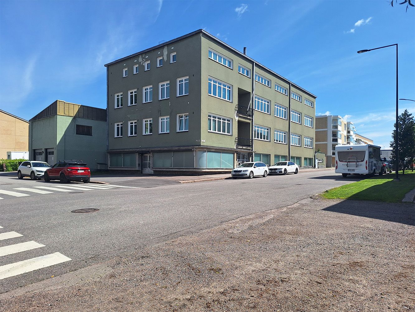 Moneen soveltuva ja avara maisemakonttori Jokikadulla!