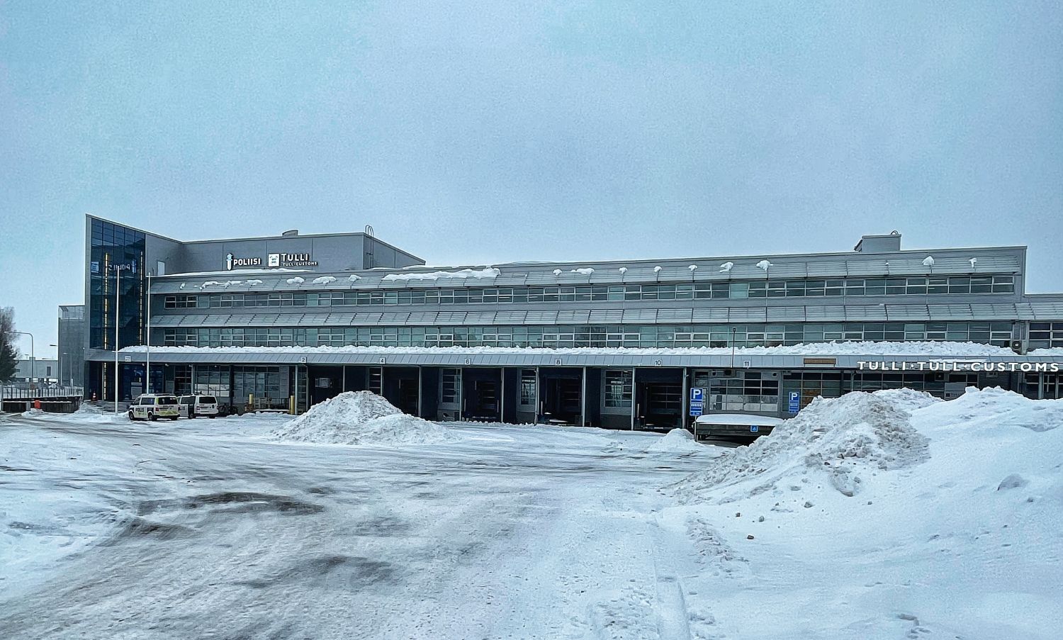 Korkeaa varasto/logistiikkatilaa Helsinki-Vantaan lentokentältä. 