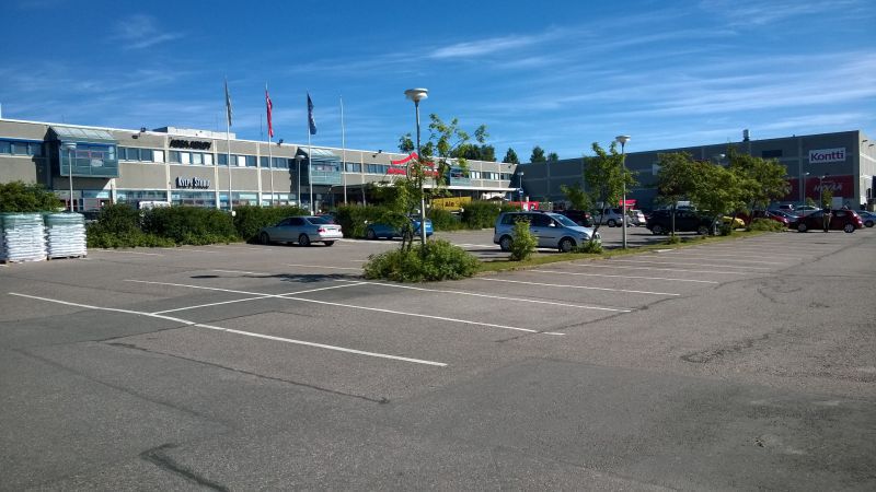 Espoon Lommilassa aivan Turunväylän varrella siisti toisen kerroksen toimistotila.