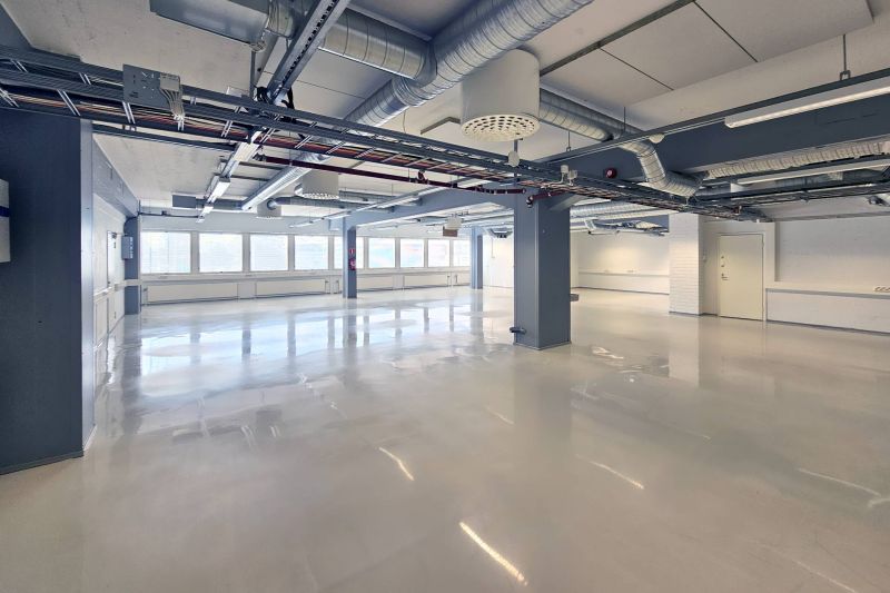 Toimitilat 505-1371 m², 1. krs