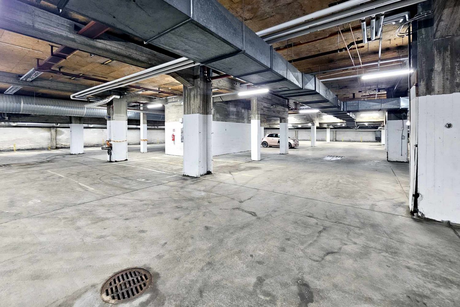 Parkkihalli 1000 m²