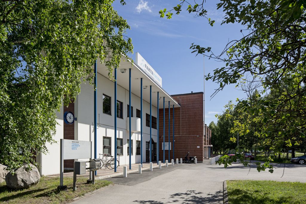 Toimistotilaa Riihimäen Mattilassa. Kyseinen toimisto on kooltaan 467 m² ja se sijaitsee kiinteistön 1. kerroksessa. Se koostuu huoneista ja omista sosiaalitiloista. Kysy lisää numerosta 044 723 4700 tai info@bref.fi. Palvelumme on tilanhakijoille ilmainen.