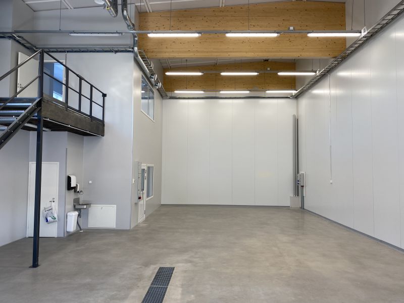 Vapaa korkeus 5,4m, korkein kohta 7,4m