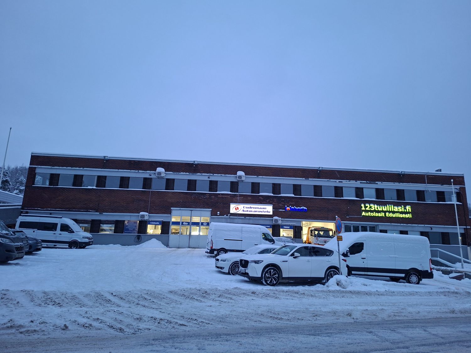 Varasto-/tuotantotilaa n 650/830m2 Konalassa!