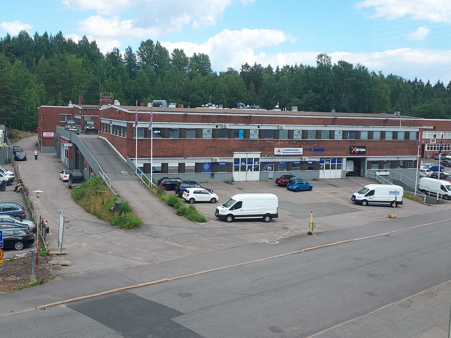 Varasto-/tuotantotilaa n 650/830m2 Konalassa!