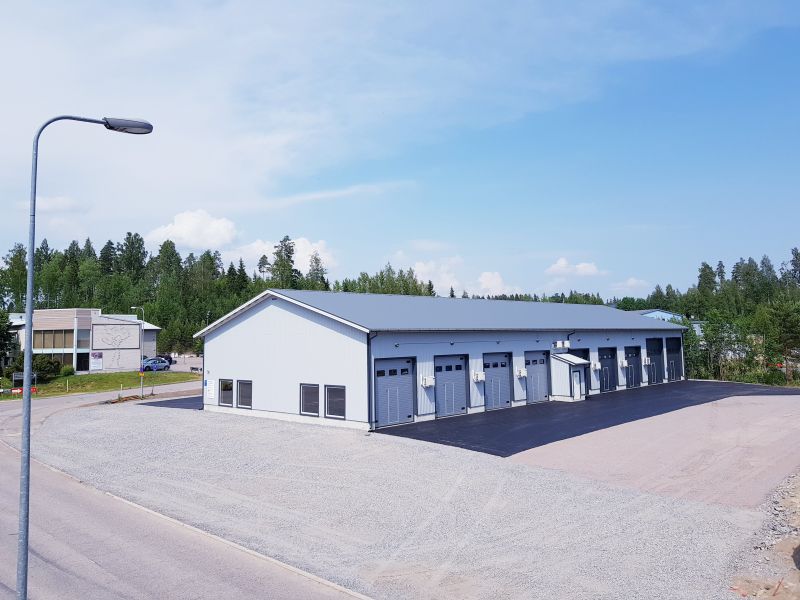 Myydään ja vuokrataan halli-osakkeita 43,5–50 m².