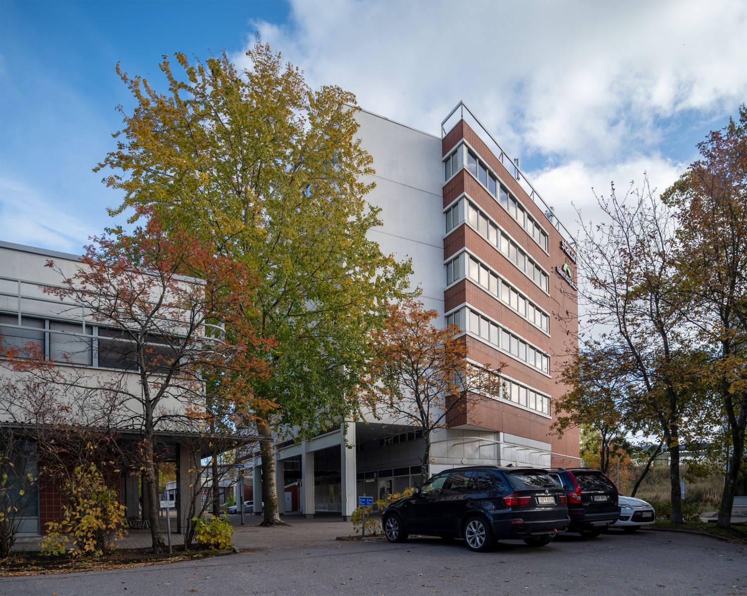 Julkisivukuva kulmalta