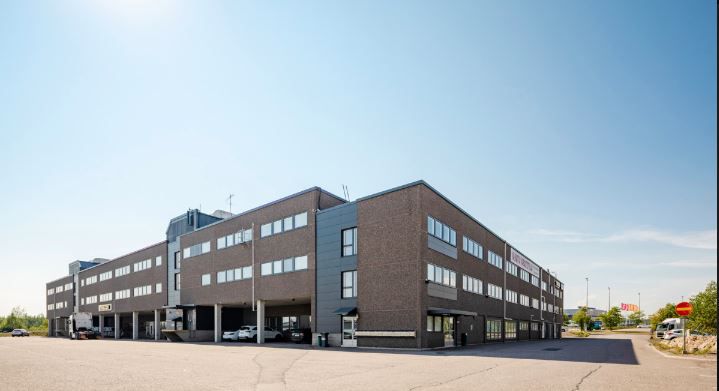 Vuokrataan Viinikkalasta lentokentän välittömästä läheisyydestä valoisaa ja jäähdytettyä toimistotilaa. Kiinteistöön tul...