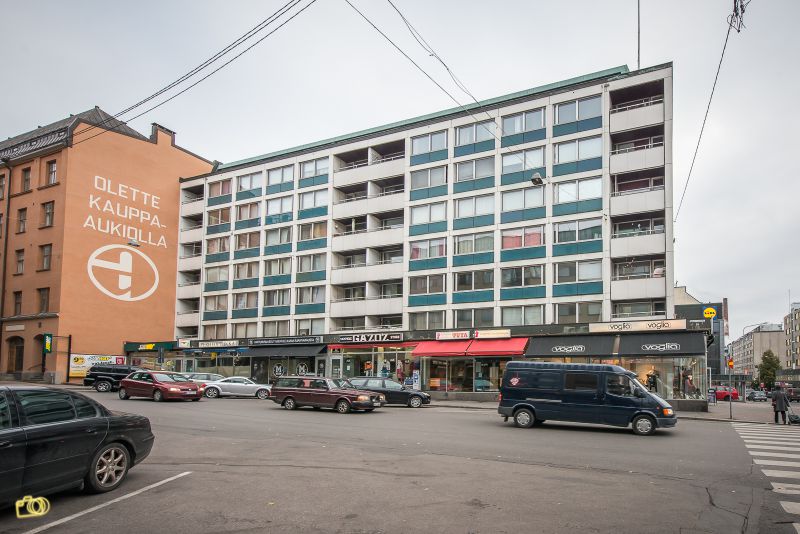 Tampereen keskustassa tarjolla vuokralle katutason liiketilaa 68 neliötä, alakerrassa lisäksi  53 neliötä. Alakerran tiloja voi hyödyntää varastona tai asiakastilana. Vuokra 1 500€/kk (+alv).