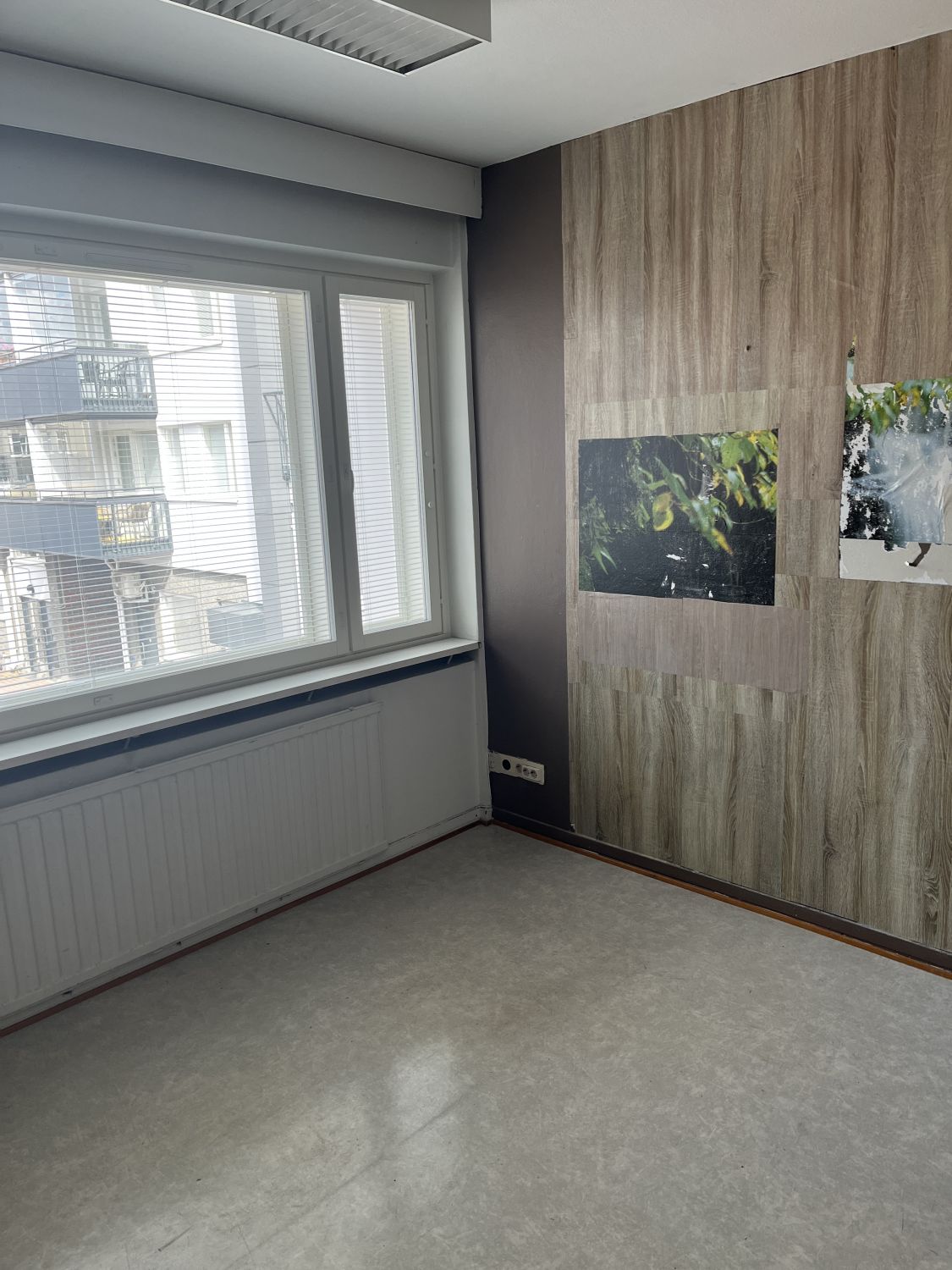As Oy Pirkanportti koostuu kahdesta asuinkerrostalosta, joiden katutasossa on erikokoisia liiketiloja. Matalan liikesiiven toisessa kerroksessa löytyy myös pientoimistoja.