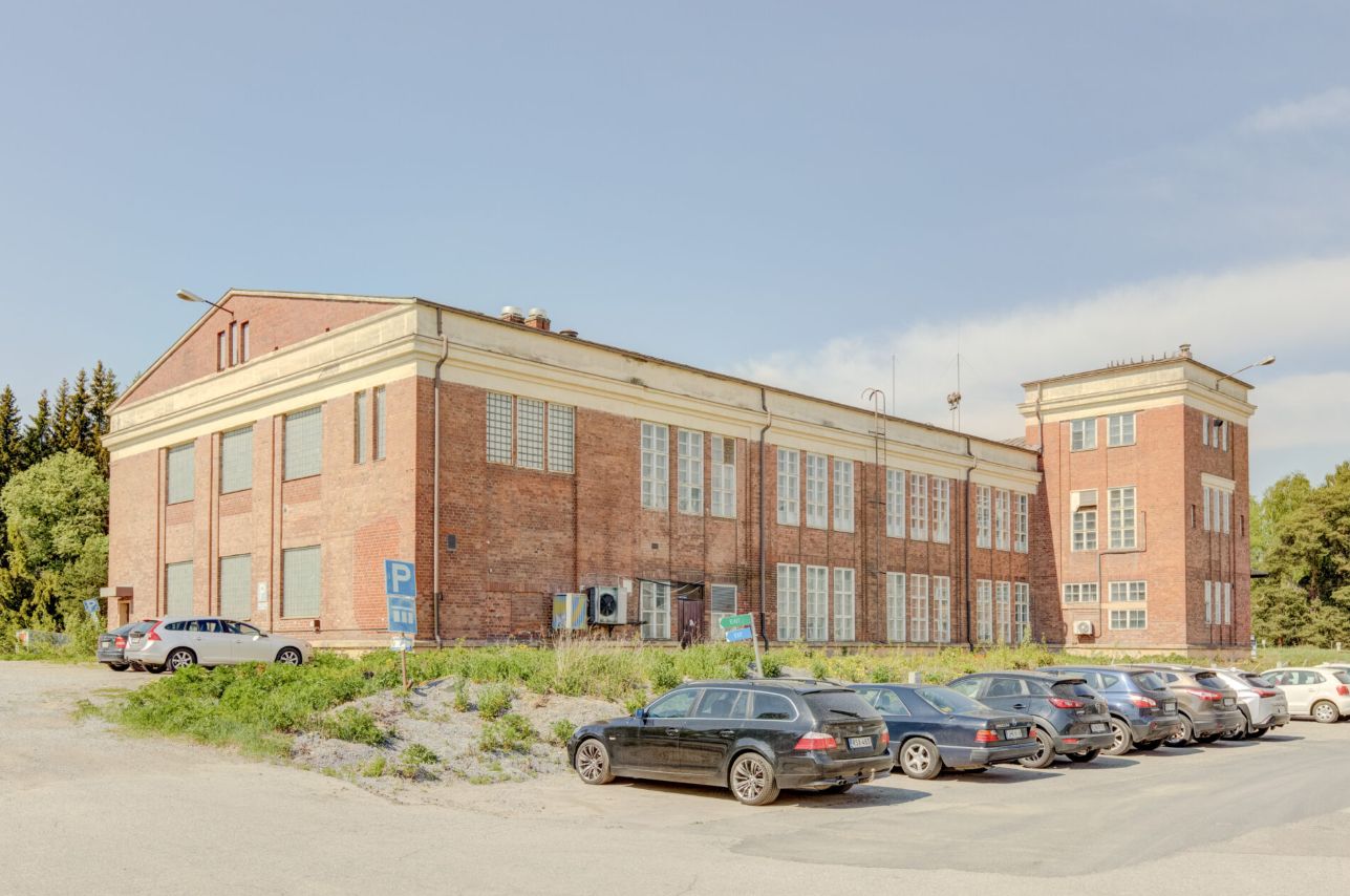 Erillinen toimistorakennus 1964 m2