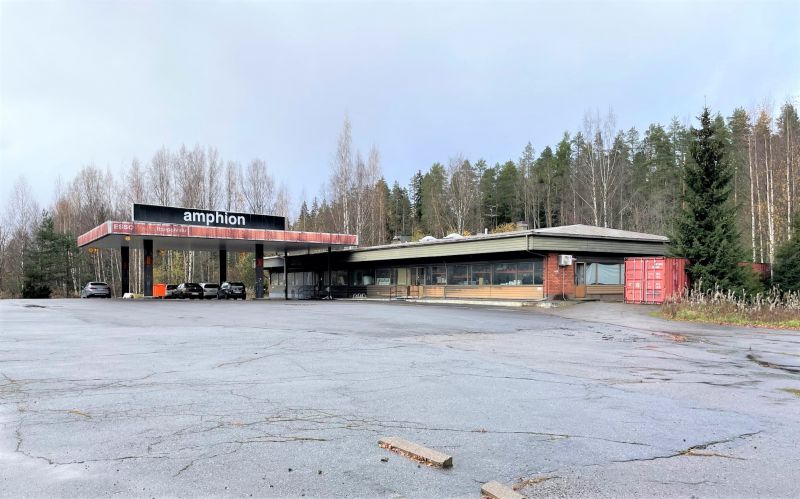 Vanhan Vitosen varrelta Matkuksen läheltä entinen Heikin kievari sekä lisäksi ostettavissa vuokrattu asuinrivitalo. Omat...