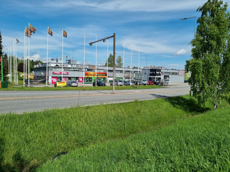 Ensimmäisen kerroksen myymälätila.