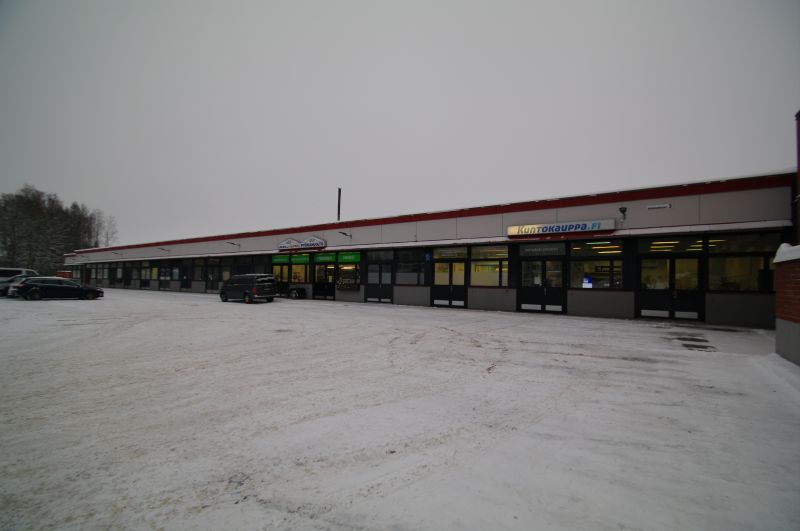 Lastaussillan tila 250  neliömetriä. Tilassa nosto-ovi sekä erilliset käyntiovet