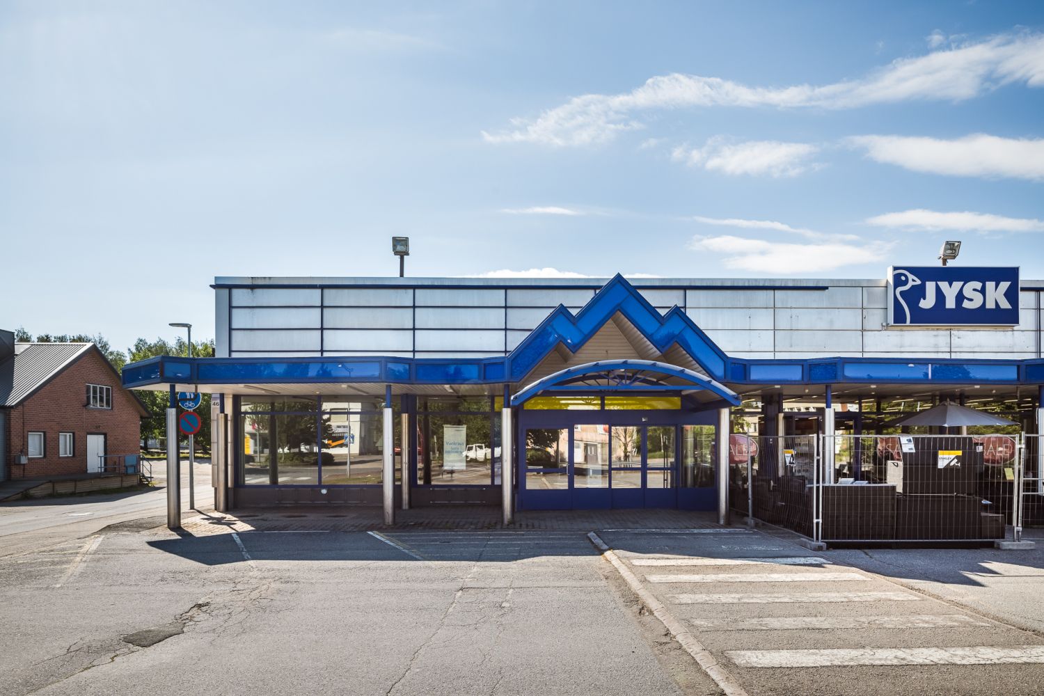 Kuva kiinteistän edestä