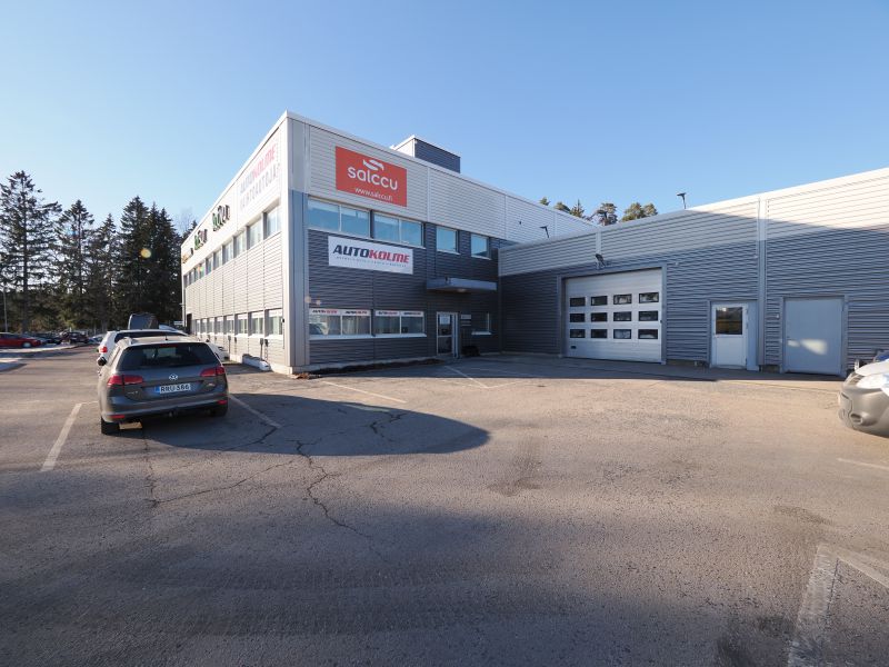 Toimistoa alkaen 56 m2 ja varasto-toimistokokonaisuus 490 m2 Espoossa 300 m kehä 3:lta. Pohjakuvat: www.jonne.fi
