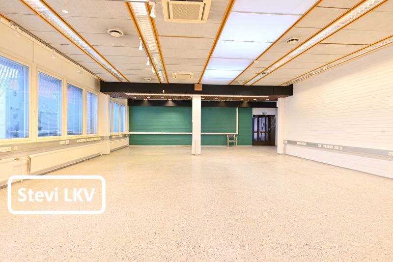 Toimistoa *150m2 tai 300m2 tai 500m2 *Viilennys *Valokuitu.Loistavien kulkuyhteyksien äärellä toimistotilaa.Eri kokoisia tiloja (esim 150m2 tai 300m2 tai 500m2); Kerro tarve.Tilat ovat heti vapaana.Tilassa minikeittiö, wc, ja mahdollisuus jopa 20 hengen pukuhuonetiloihin (naiset ja miehet eri...