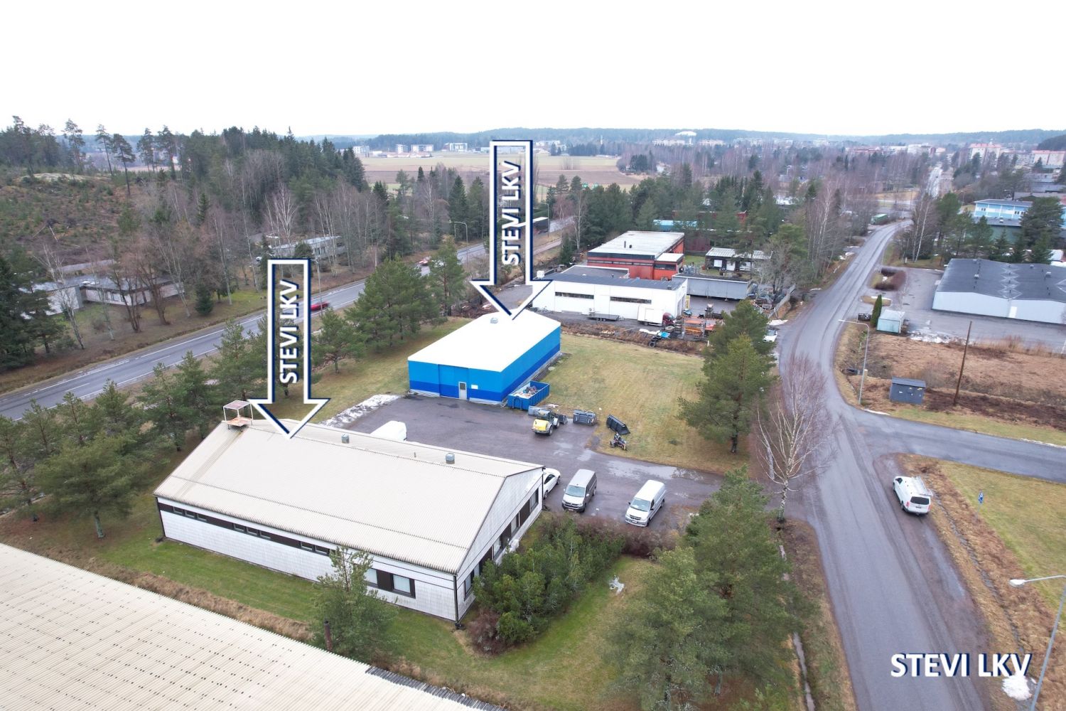 Halli + pressuhalli *Oma tontti * Rakennusoikeutta jäljellä *Näkyvä sijainti