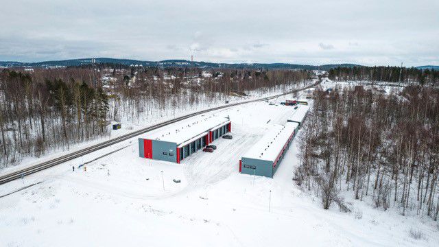 Arkkitehdin suunnittelema tyylikäs kiinteistöosakeyhtiö Jyväskylän Hämeenlahteen. Mahdollisuus yhdistää useampi tila yhdeksi isommaksi tilaksi.