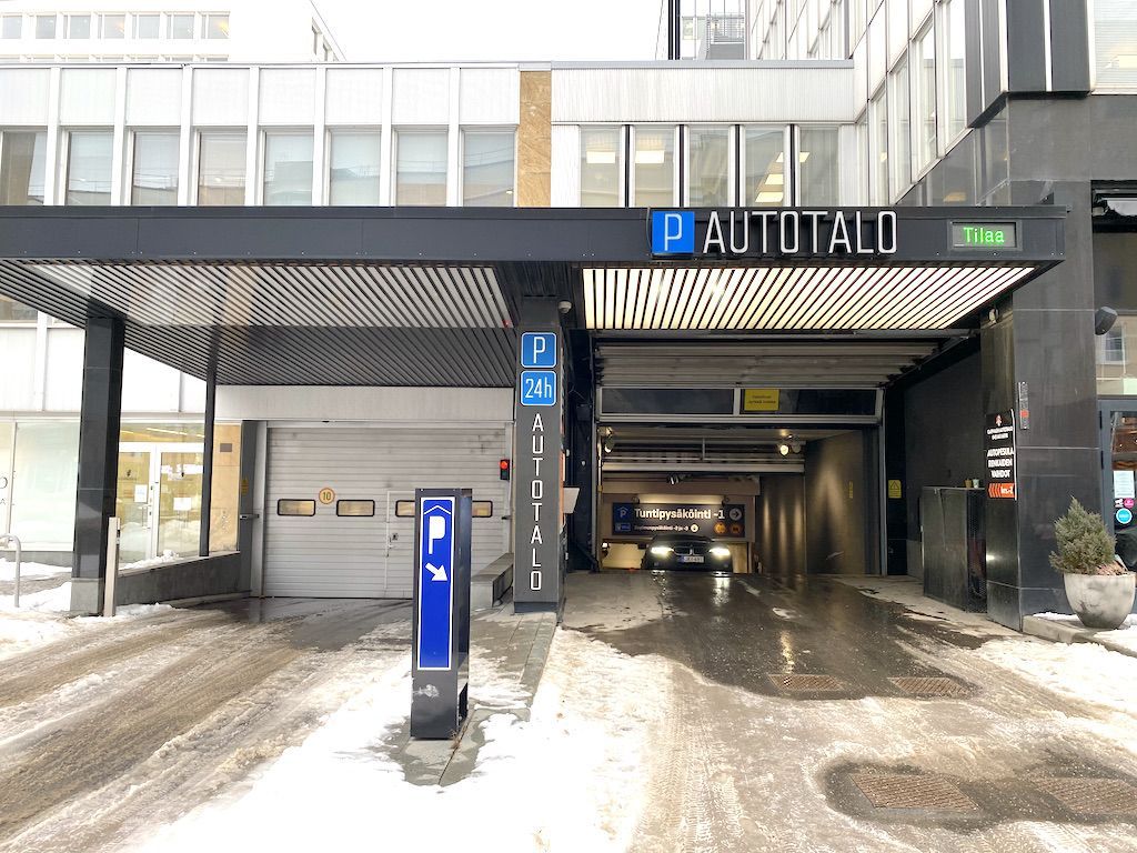 Vuokrataan varastotila Kampista Autotalon parkkihallista. Tilan korkeus 260 cm ja kattopalkkien kohdalta korkeus 220 cm ...