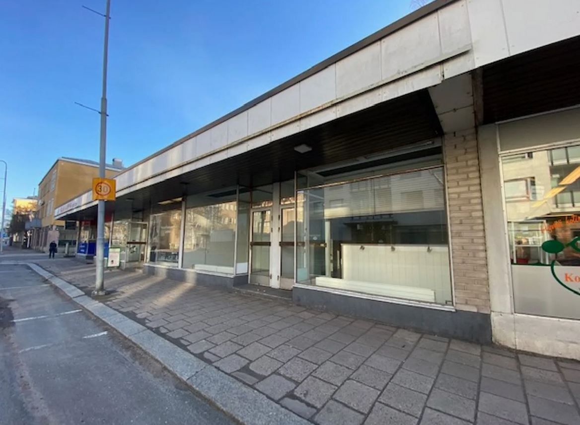 Vuokrattavissa 81 m2 liiketila asuintalon kivijalassa. Tila ei sovellu ravintolakäyttöön.As Oy Rauman Nortamonkatu 26 sijaitsee loistavalla paikalla aivan Rauman keskustan palvelujen vieressä. Kiinteistö sijaitsee vilkkaalla ja näkyvällä liikepaikalla.Lisätietoja numerosta 020 7290 710. Lisää ko...