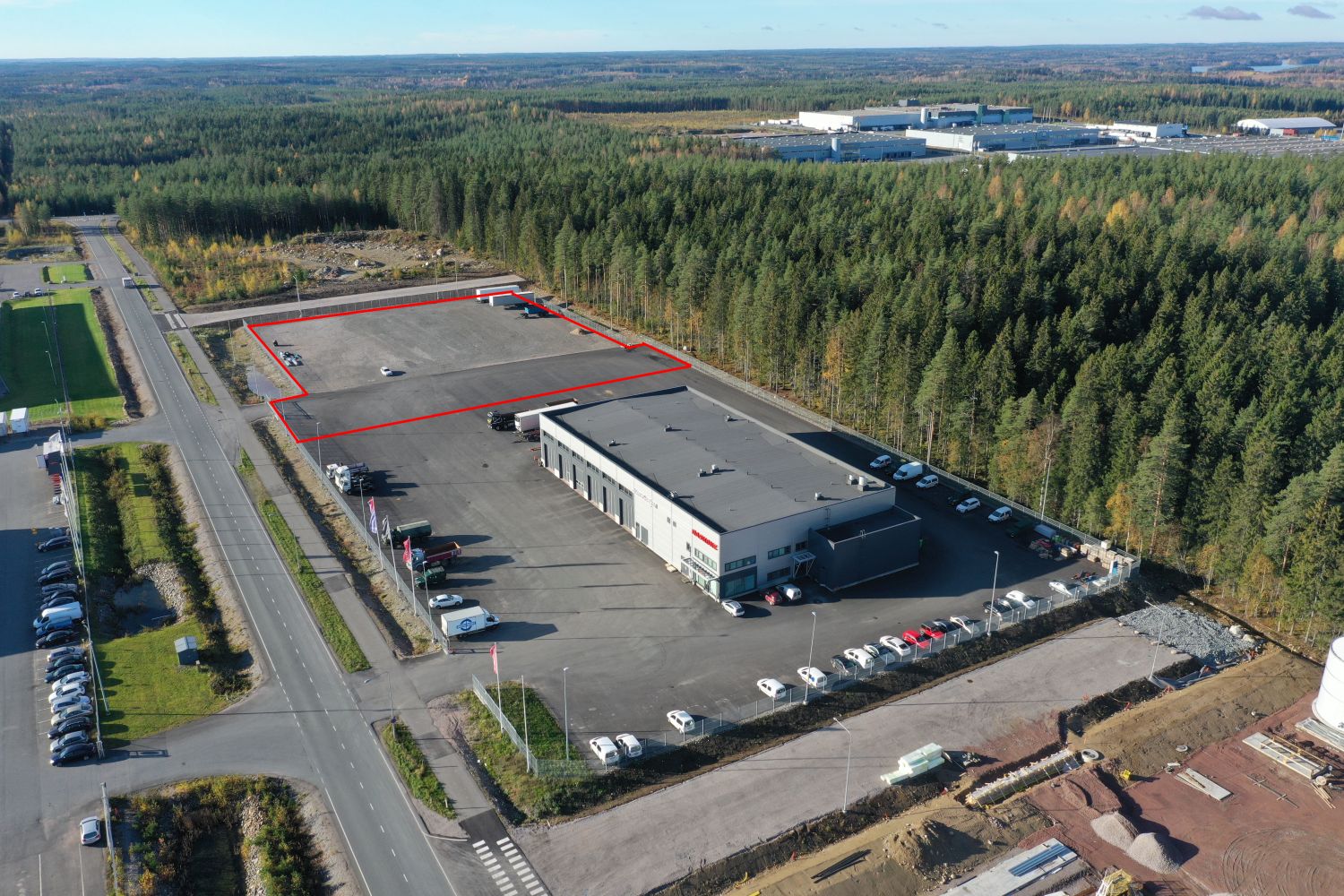 Vuokrataan piha-aluetta hyvältä sijainnilta.