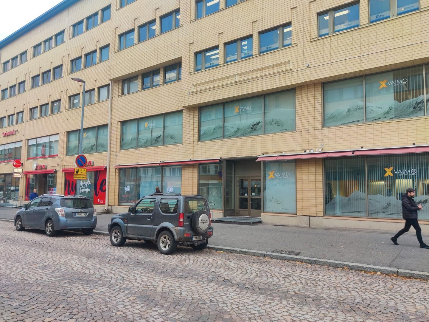 Iso toimistohuone keskustassa