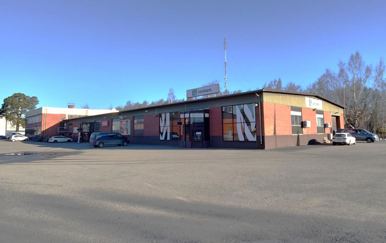 Monikäyttöistä liike-, varasto- ja tuotantotilaa
