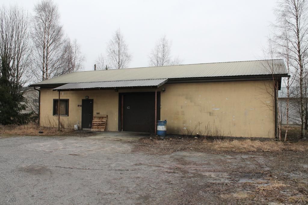 Omistusmuoto:		Kiinteistö 704-491-3-0144Pinta-ala:   	        167 m2 Käyttötarkoitus: 	tuotanto- ja varastokiinteistöTontin pinta-ala:	2 490 m2Lämmitys:		        SähköHinta:		        120 000 €Kysy lisätietoja.