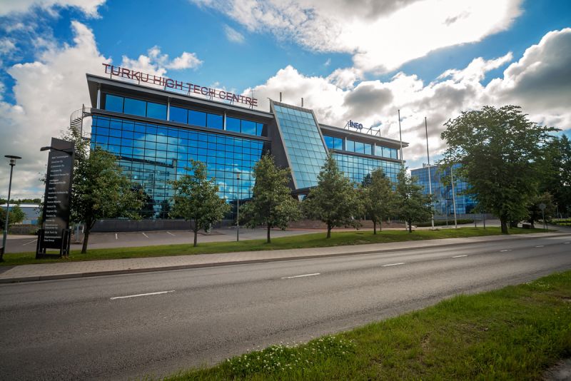 Turku High Tech Centressä on tarjolla erikokoista toimistotilaa 215-2 000 m². Hyvät kulkuyhteydet ja moderni talotekniik...