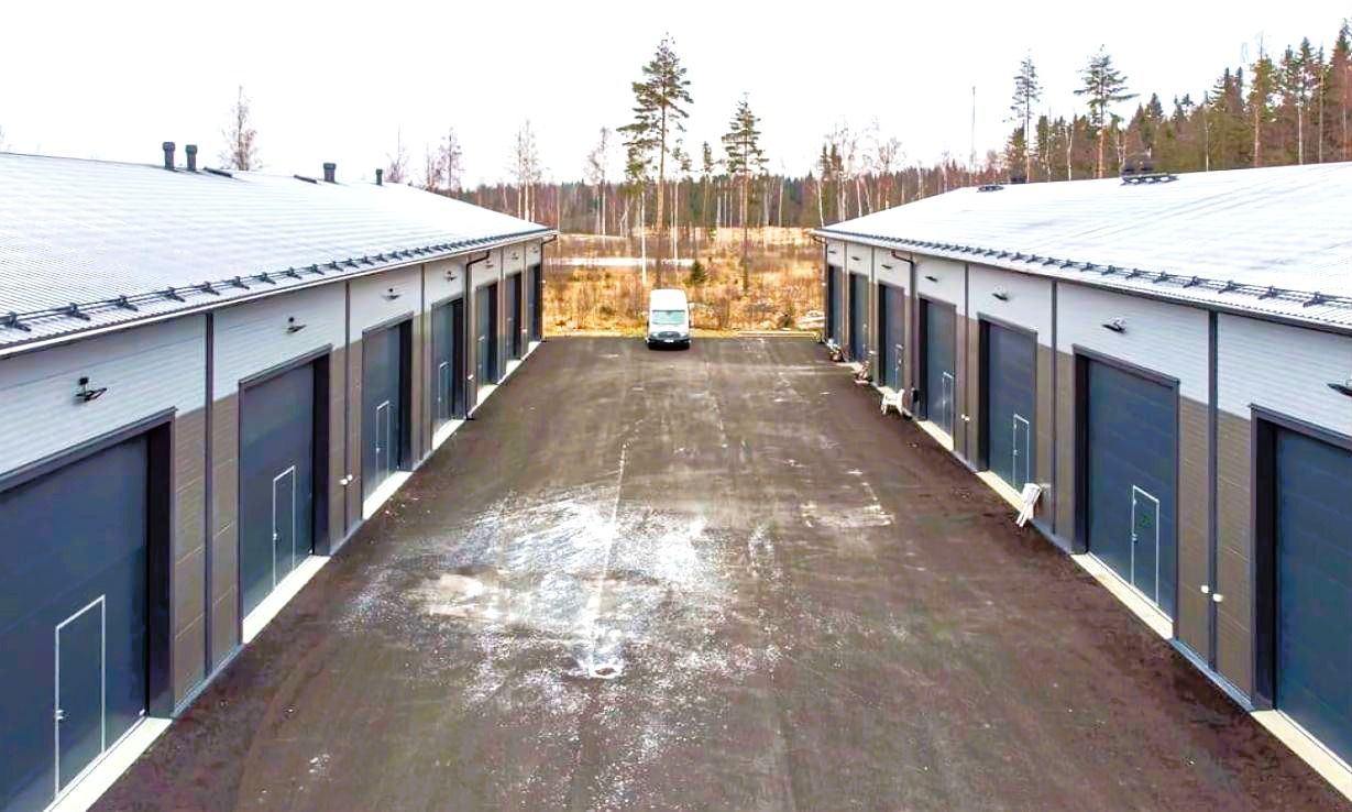 HYVÄKUNTOINEN HALLIOSAKE SILTATIEN ALUEELLA, 756 €/kk + ALV