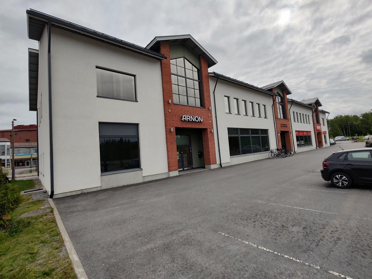 Alakerran varasto- ja tuotantotilat