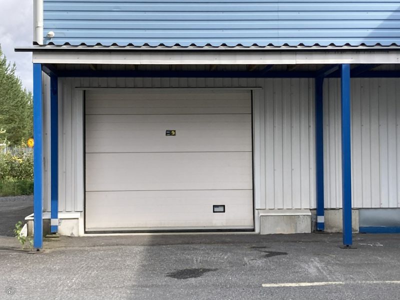 Vuokrataan nosto-ovella (korkeus 2,2-2,4 m) varustettu autotalli/harrastetila Tampereen rajalla.