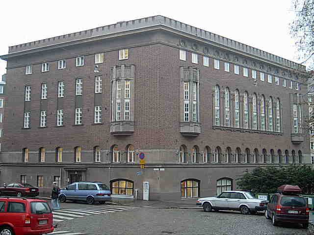 Julkisivu Oksasenkadun puolelta