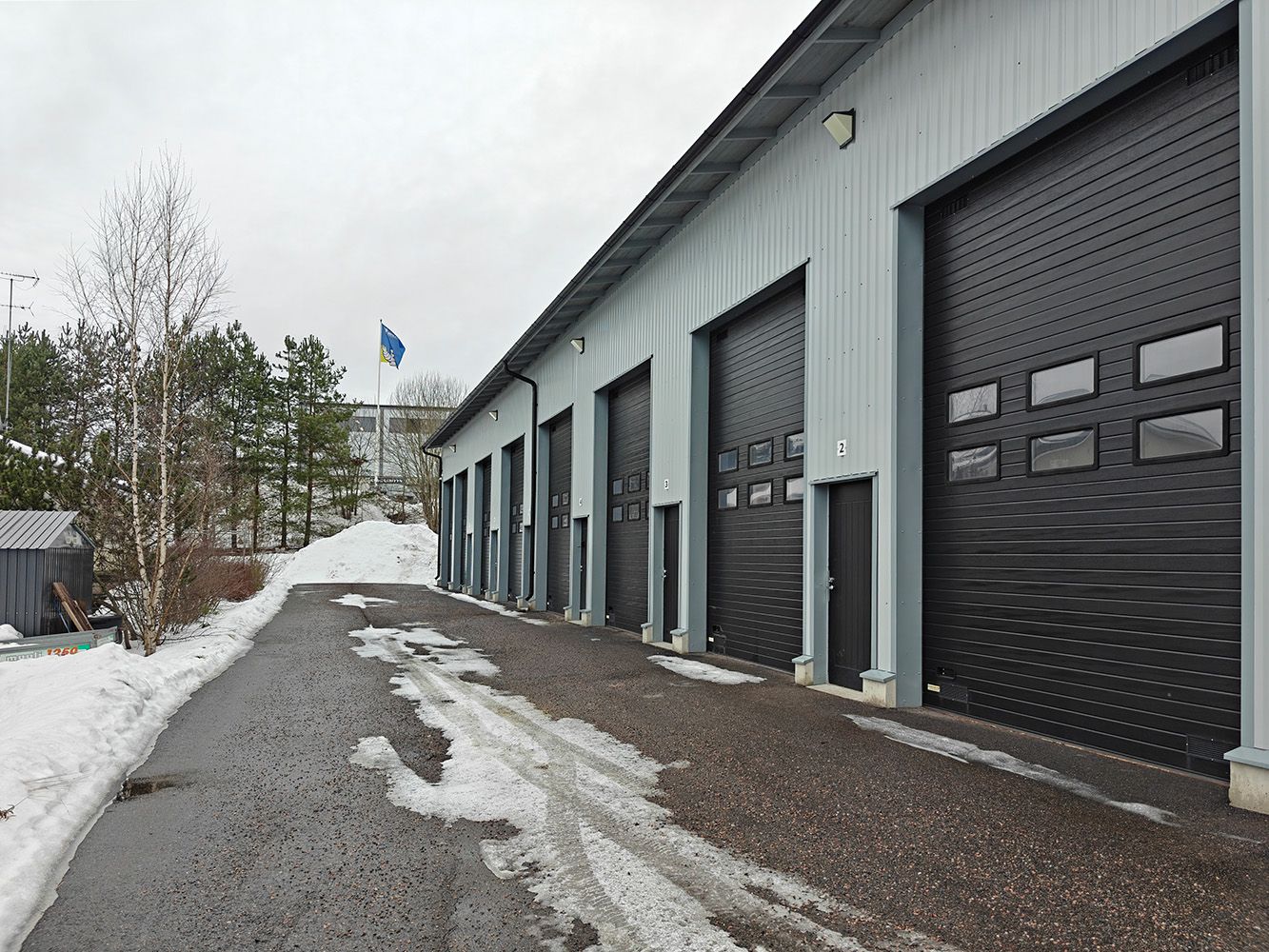 Myytävänä tai vuokrataan siisti hallitila Klaukkalassa! Velaton myyntihinta 74’800 € tai vuokra 399 €/kk, alv-vapaa