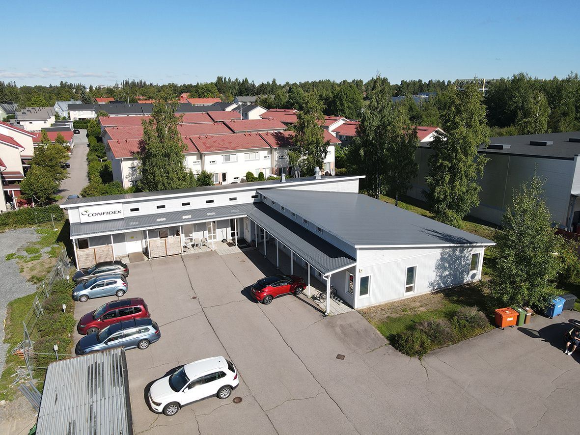 Vuokrataan noin 586 m2 toimisto- ja pienteollisuusrakennus Sarankulmasta. Yksittäinen rakennus omalla piha-alueella.Siistikuntoista toimisto- ja työtilaa katutasossa. Pääosin tilat ovat olleet toimistokäytössä, mutta osa tiloista soveltuu esim. laboratorio- ja kokoonpanotoimintaa. Tilat soveltuvat...