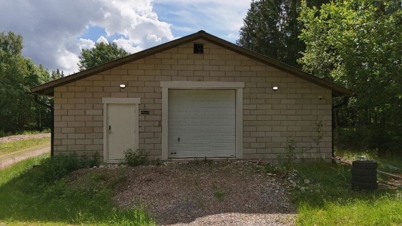 Tilassa on uusittu lähes kaikki: lattiat, sähköt, ilmalämpöpumput, viemärit, valvontajärjestelmä, käyntiovet, sähkölukot...