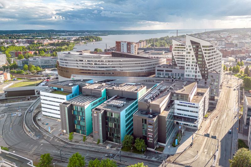Vuokrattavana tasokas ja valoisa toimistohuone Tampereen keskustasta.