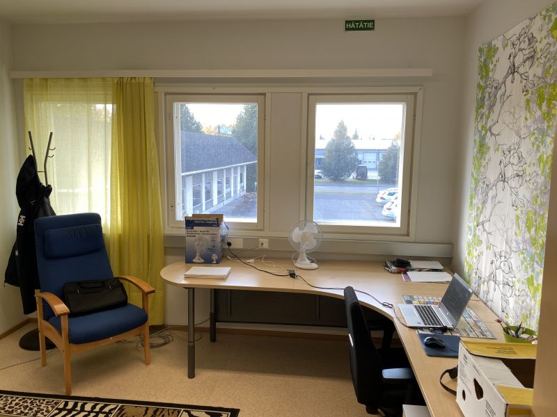 Yksi toimistohuoneista