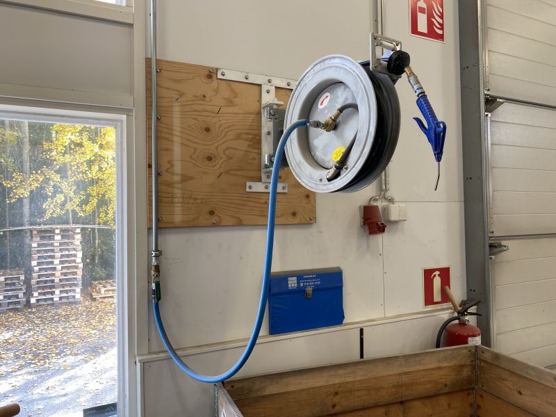 Rakennuksessa on kattava paineilmaverkko