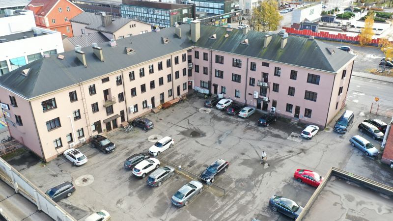 Parkkialue sisäpihalla