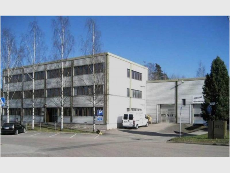 Vuokrattavana toisen kerroksen valoisaa toimistotilaa.