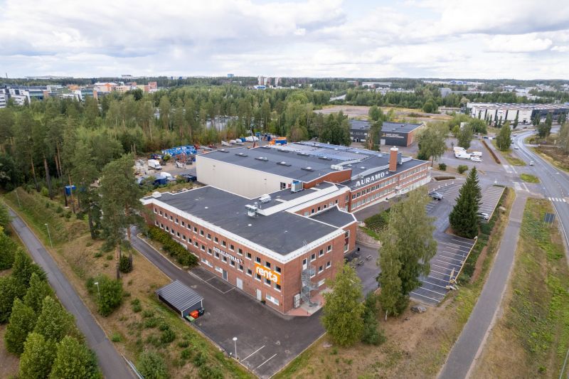 Vuokrattavana avaraa, siistiä toimistotilaa, joka on jaettavissa pienemmiksi yksiköiksi.