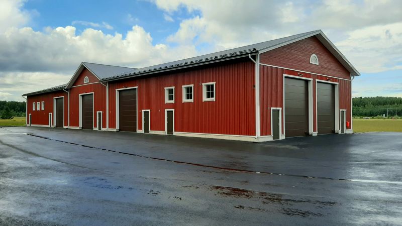 Lämmintä varastotilaa 84m2. (7m x 12m) Tilassa 4m leveä ja 4,2m korkea nosto-ovi. Tilaan voidaan rakentaa parvi, noin 3x...