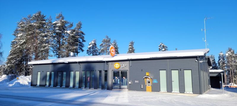 Myydään sijoituskohteeksi helppohoitoinen ja hyvätuottoinen pankkikiinteistö Suomusalmen keskustasta!Omalla tontilla oleva rakennus on valmistunut 2020 ja lämmitysmuotona on edullinen ja egologinen maalämpö.