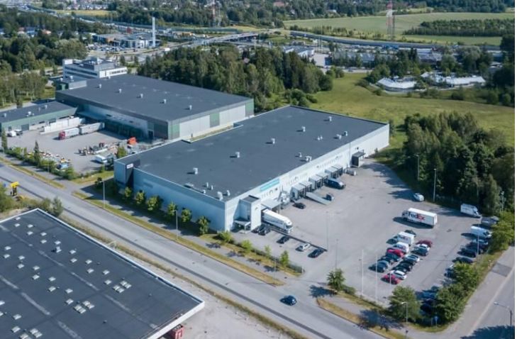 Koivuhaassa Tuusulantien läheisyydessä vuokrattavissa hyvää ja korkeaa varastotilaa.