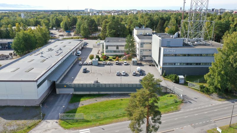 Varastohalli ja sisäänajo parkkihalliin