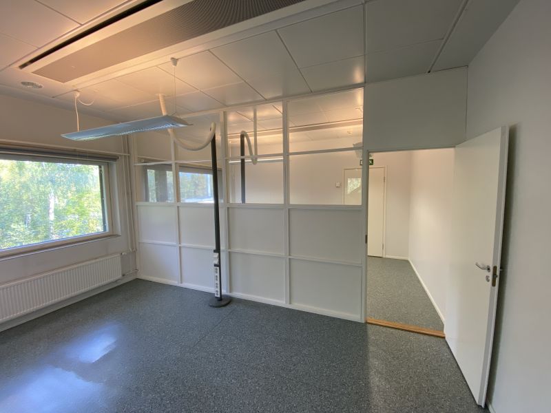 Yksi toimistohuoneista