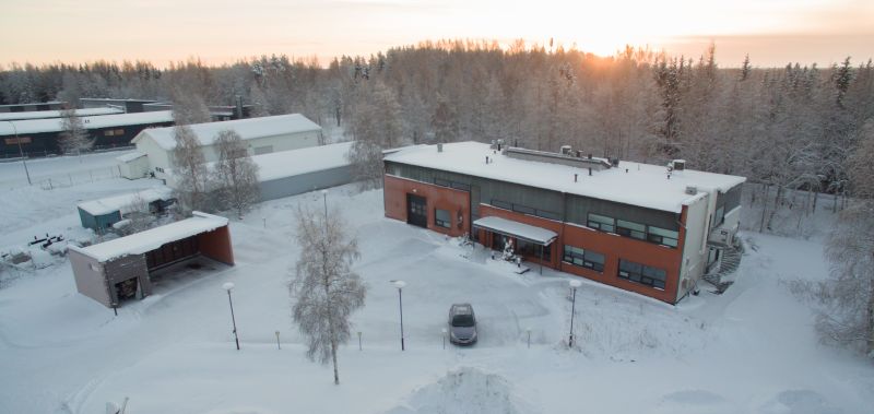 Myydään tai vuokrataan hyvätasoinen ja monikäyttöinen rakennus suositulta alueelta Oulunlahden yrityskylästä!